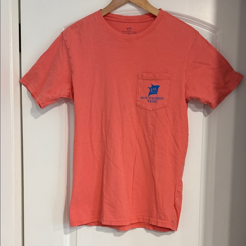 Southern Tide Coral Short-Sleeve Pocket Tee with Blue Logo men’s XS shirt Summer